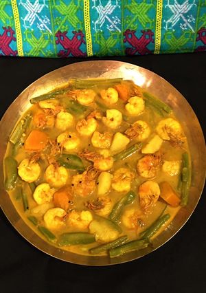 A picture of Vegetable Prawn Curry.