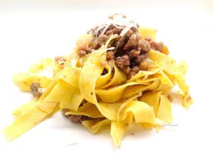 Foto di Pappardelle con ragù bianco