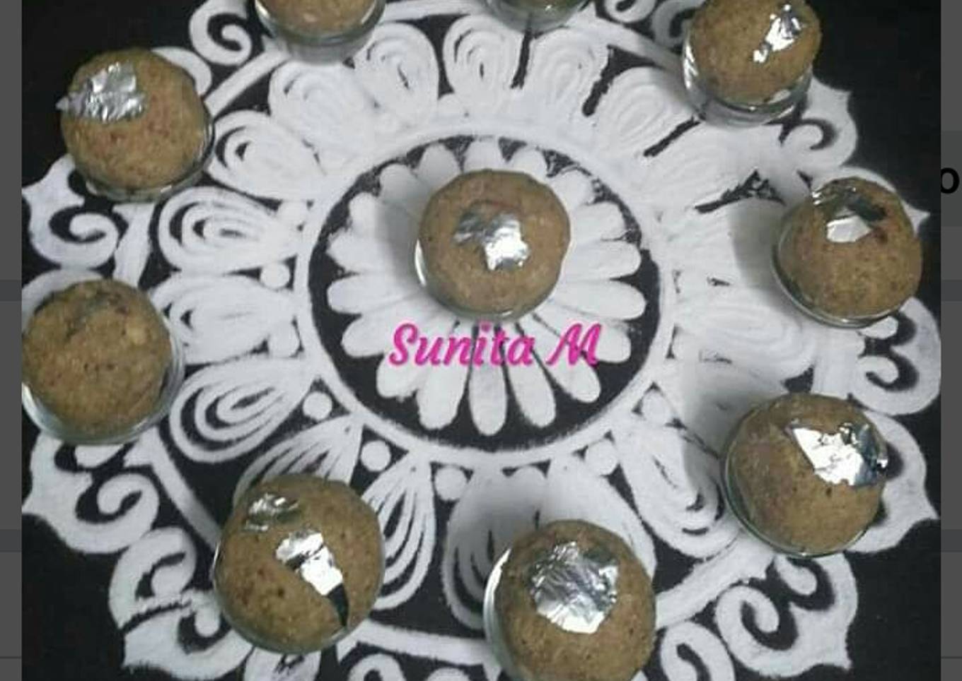 Gond laddoo