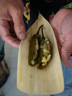 Una foto de Tamal de chiles rellenos de verdura para la Dolorosa
