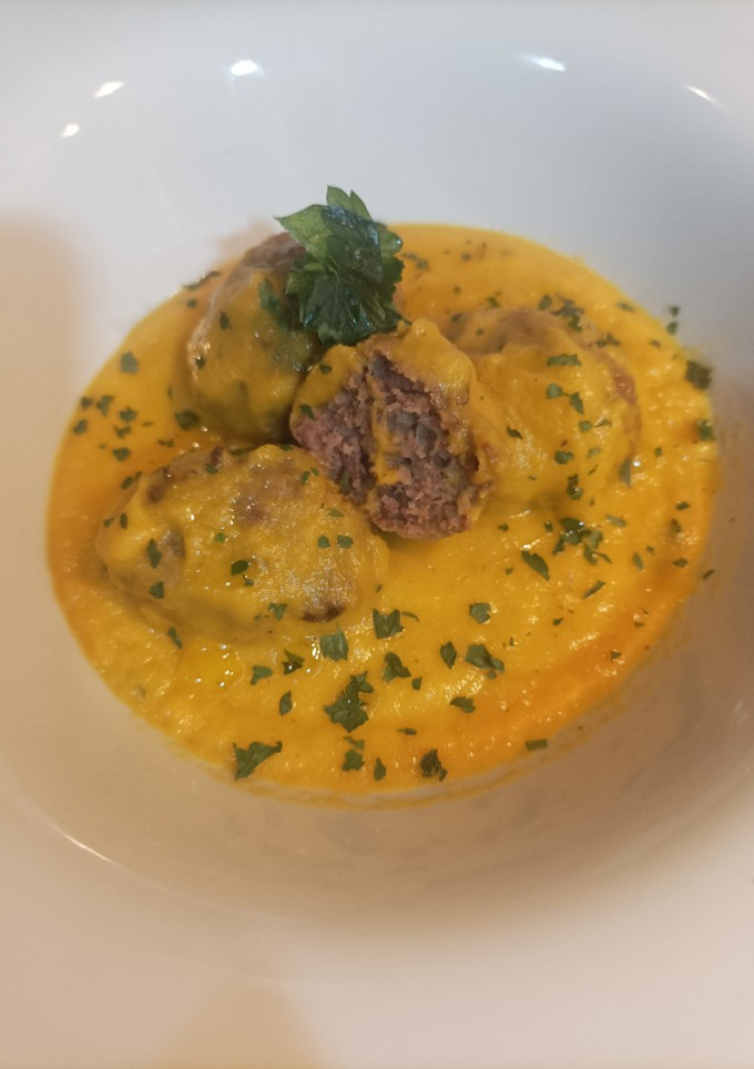Una foto de Albóndigas en salsa de verduras AirFryer