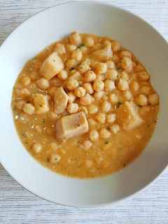 Una foto de Garbanzos con chocos