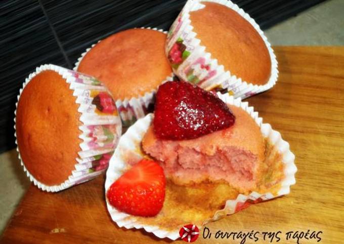 κύρια φωτογραφία συνταγής Κέικ φράουλα Άννα-Μαρία Μπαρού