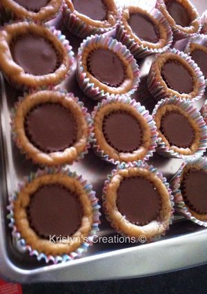 A picture of Peanut butter blossoms with Reese's!.