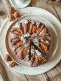 Torta all'acqua di pere, cacao e noci