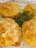 Tortas de polenta rellenas con queso Reblochon