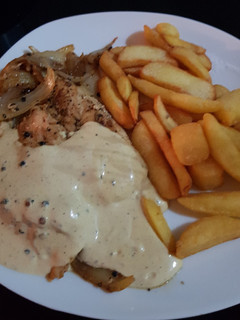 A picture of My Fried Chicken breast with Onions & Pepper Sauce. 😚.