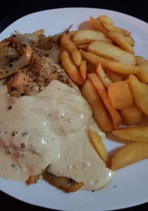 A picture of My Fried Chicken breast with Onions & Pepper Sauce. 😚.