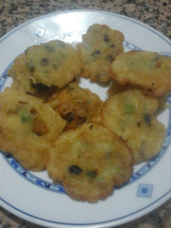 Una foto de Tortitas de habas con tempura