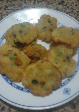 Una foto de Tortitas de habas con tempura