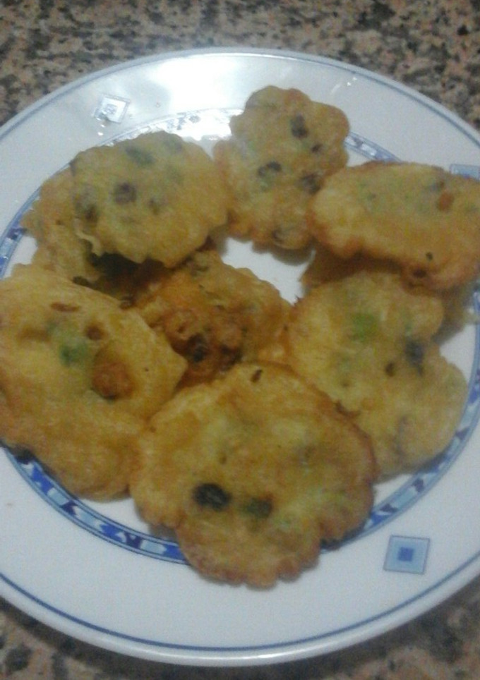 Una foto de Tortitas de habas con tempura