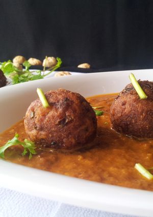 A picture of Spicy Soya Chunks Curry in a creamy gravy.