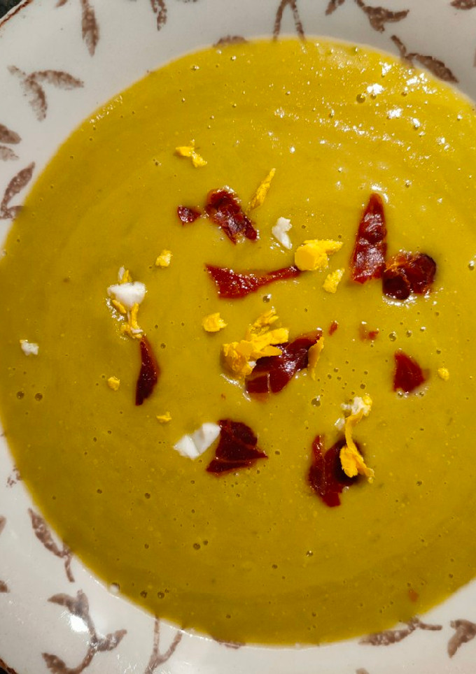 Una foto de Crema de espárragos verdes
