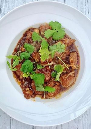 A picture of Ken Hom’s Savoury Duck with Oyster Sauce.