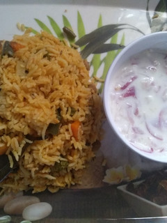 ஹைத்ராபாதி வெஜ் பிரியாணி (Hyderabadi veg biryani recipe in tamil) செய்முறை முக்கிய புகைப்படம்