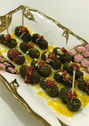 A picture of Golden Cheesy Palak Nuts 🥜.