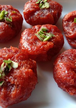 A picture of Beetroot Balushahi.