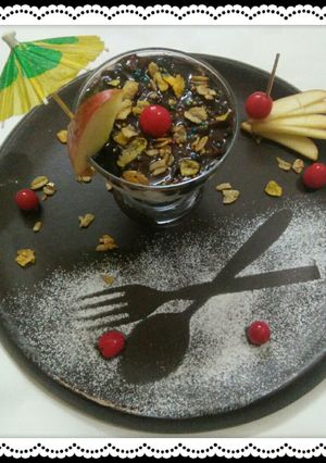 A picture of Lab-e-shireen with chocolate apple crumbled crust.