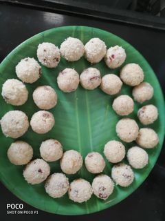 ரவா லட்டு (Rava LAddu Recipe in Tamil) செய்முறை முக்கிய புகைப்படம்