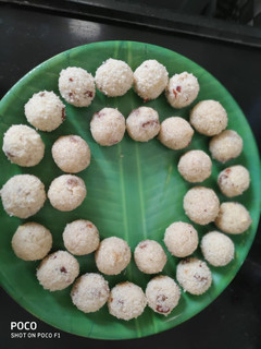 ரவா லட்டு (Rava LAddu Recipe in Tamil) செய்முறை முக்கிய புகைப்படம்