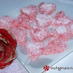 A picture of Lokums with corn starch.