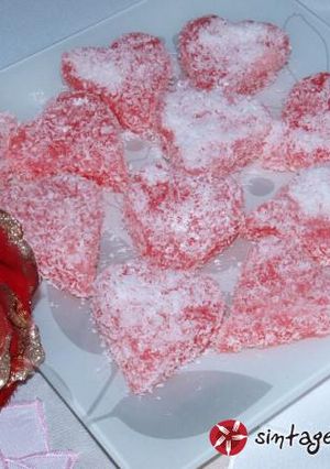 A picture of Lokums with corn starch.