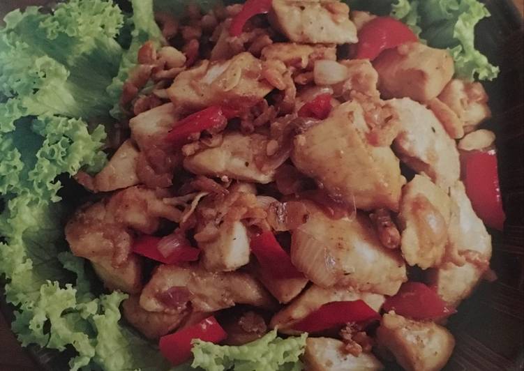 Recipe of Speedy Fried Chicken Cubes With Chillies And Dried Shrimps