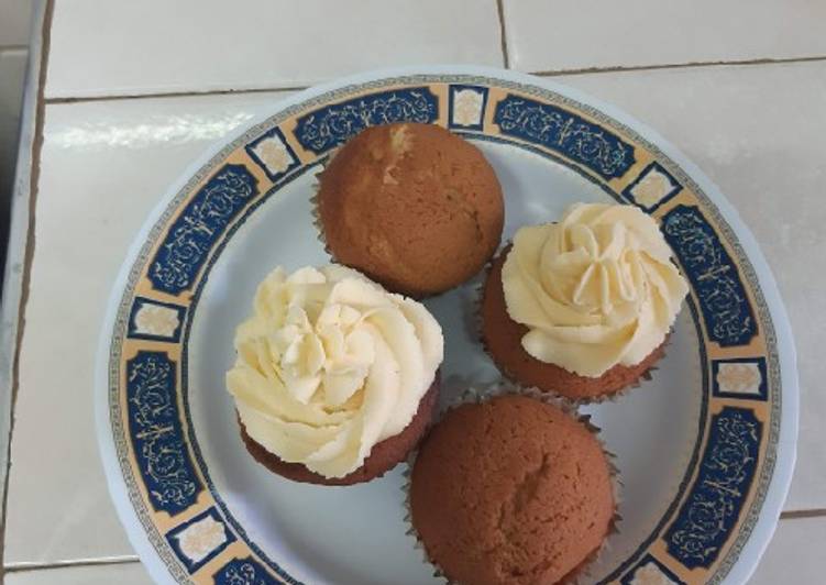 How to Prepare Ultimate Vanilla cupcakes