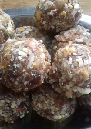લાડુ (Ladoo recipe in Gujarati) રેસીપી મુખ્ય ફોટો