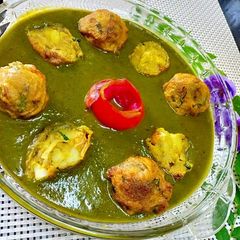 A picture of Palak aloo kofta.