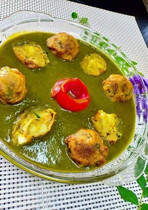 A picture of Palak aloo kofta.