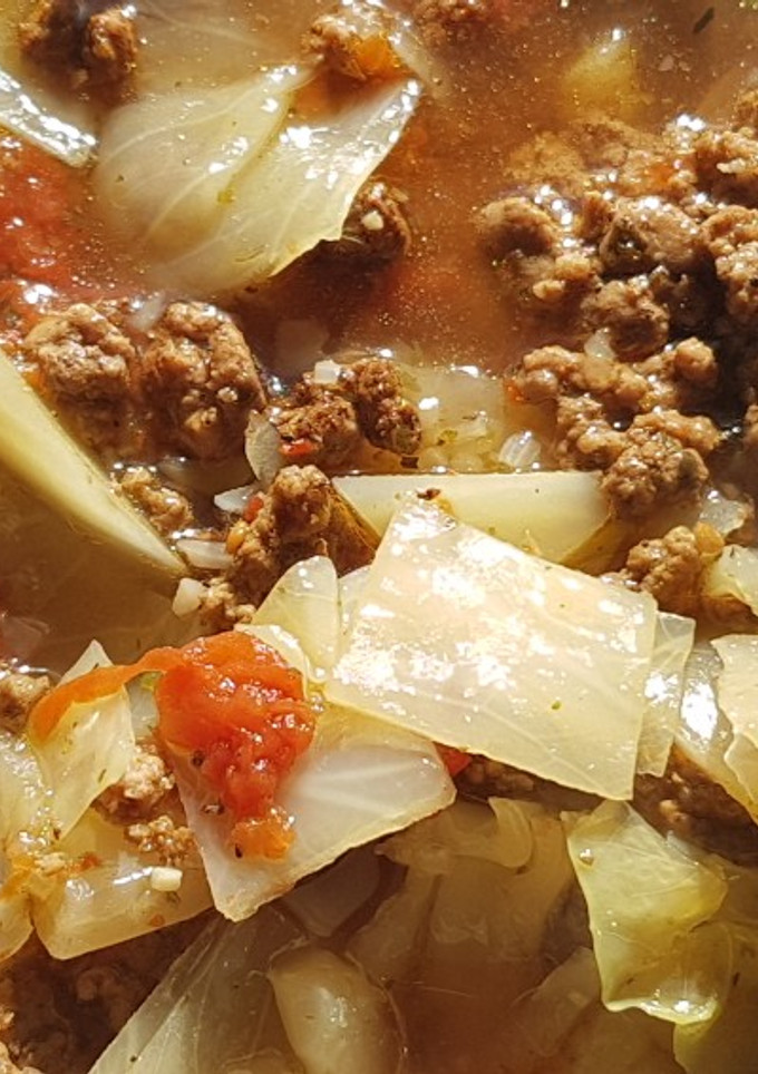 A picture of Hamburger Cabbage Soup.