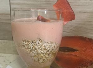 Una foto de Copa de mamey con búlgaros de leche o kéfir