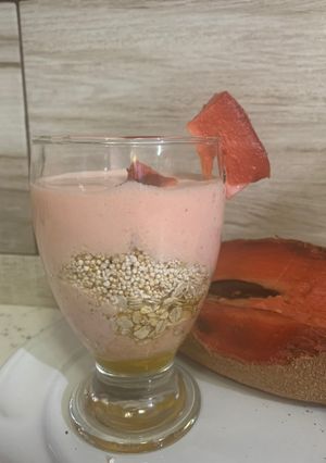 Una foto de Copa de mamey con búlgaros de leche o kéfir