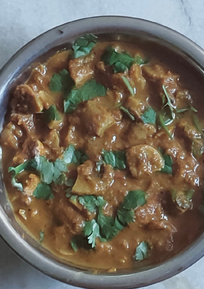 செட்டிநாடு ஸ்டைல் மஸ்ரூம் கிரேவி (Chettinadu mushroom gravy recipe in tamil) செய்முறை முக்கிய புகைப்படம்
