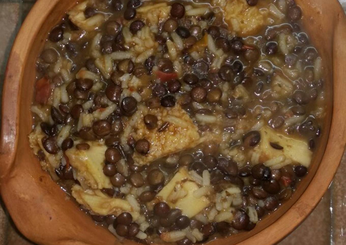 Guiso de lentejas, arroz y mondongo