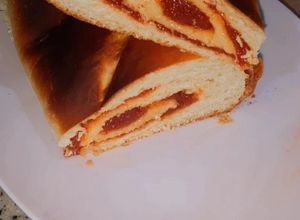 Una foto de Arrollado con Dulce de Membrillo y Dulce de Leche