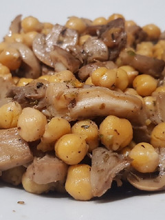 Una foto de Garbanzos con setas - Receta rápida