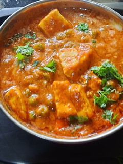 A picture of Suhana makhanwala mix matar paneer.