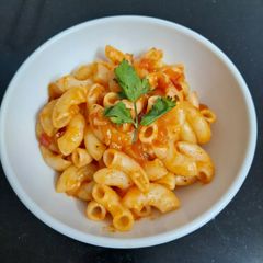 A picture of Macroni pasta.