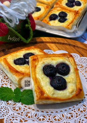 Hình của món Bánh Ngàn Lớp Phô Mai Việt Quất (Blueberry Cream Cheese Danish).