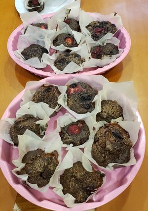 Una foto de Muffins de almendra y algarroba ideal para el desayuno