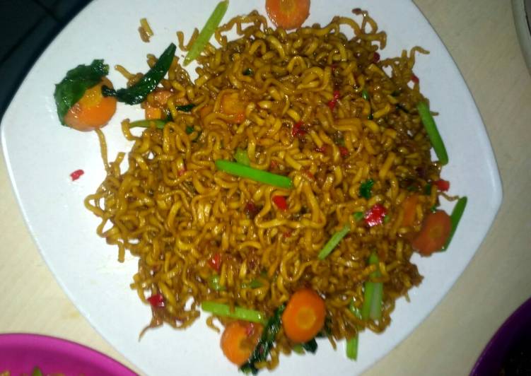 Langkah Mudah untuk Membuat Mie telor goreng ala ezot yang Lezat