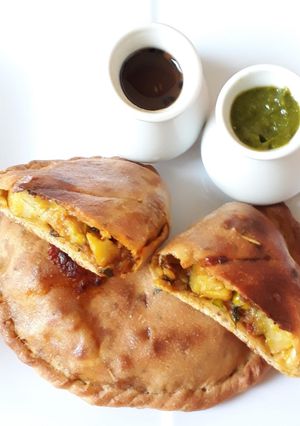 A picture of Samosa calzone.