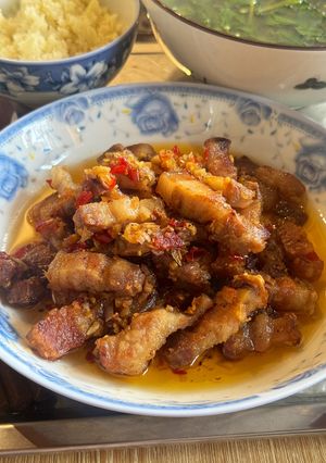 Hình của món Ba Chỉ Sả Ớt EatWell.