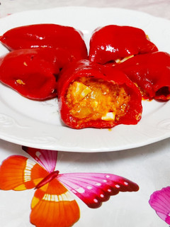 Una foto de Pimientos del piquillo rellenos templados 😋