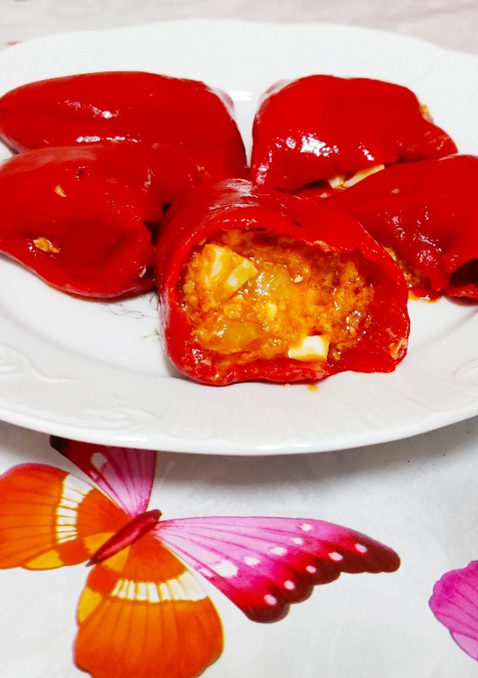 Una foto de Pimientos del piquillo rellenos templados 😋