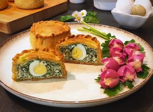 Foto di Mini pasqualine ricotta e spinaci con polvere di peperone crusco e pecorino di moliterno