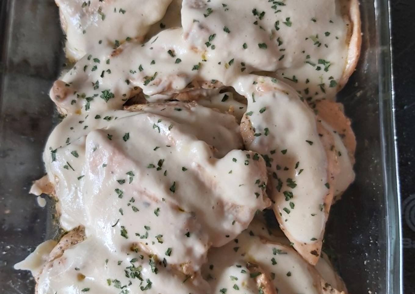 Filetes de pechuga de pollo en salsa de queso