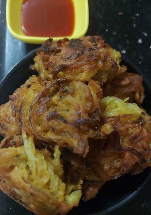 গরমা গরম পেঁয়াজি (peyaji recipe in Bengali) রেসিপির প্রধান ছবি